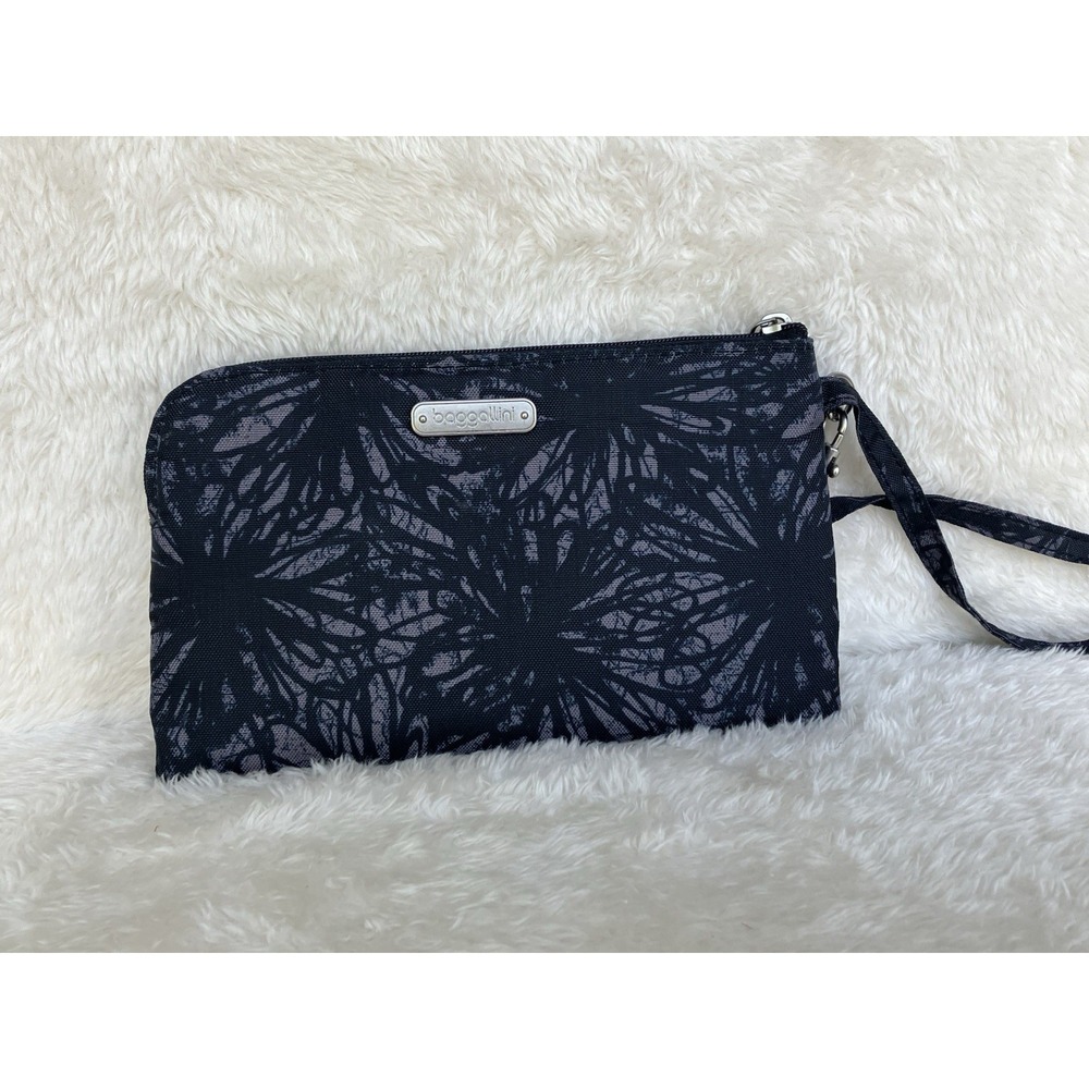Baggallini RFID Wristlet Wallet In Onyx Floral NWOT